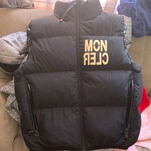 Moncler Grenoble Vest Preowned. I’m very firm on price